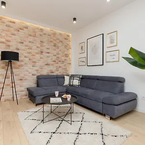 Loft With Parking In By Renters , Warszawa Polska